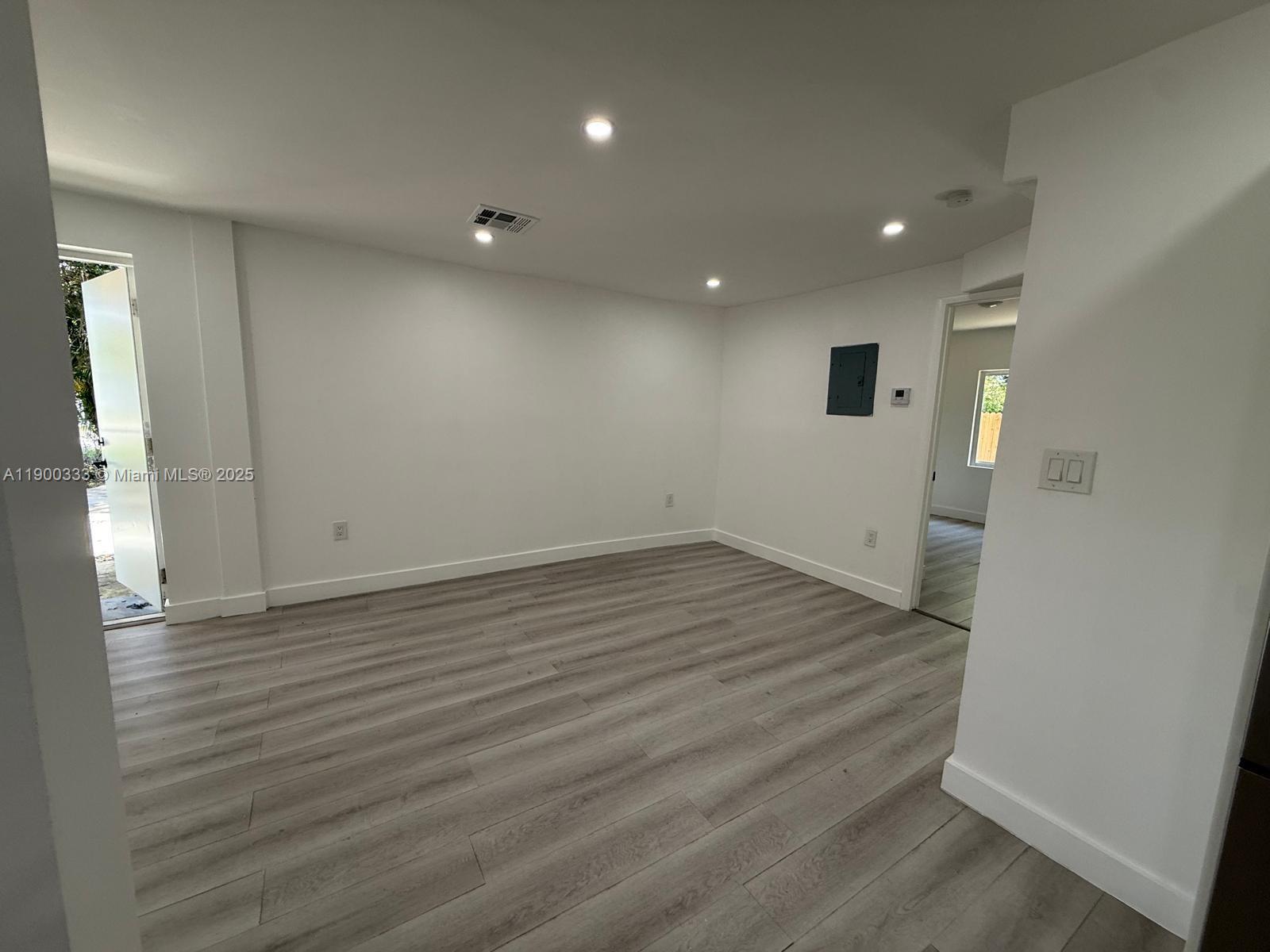 PINEWOOD PARK 2ND ADDN AM - Residential Lease