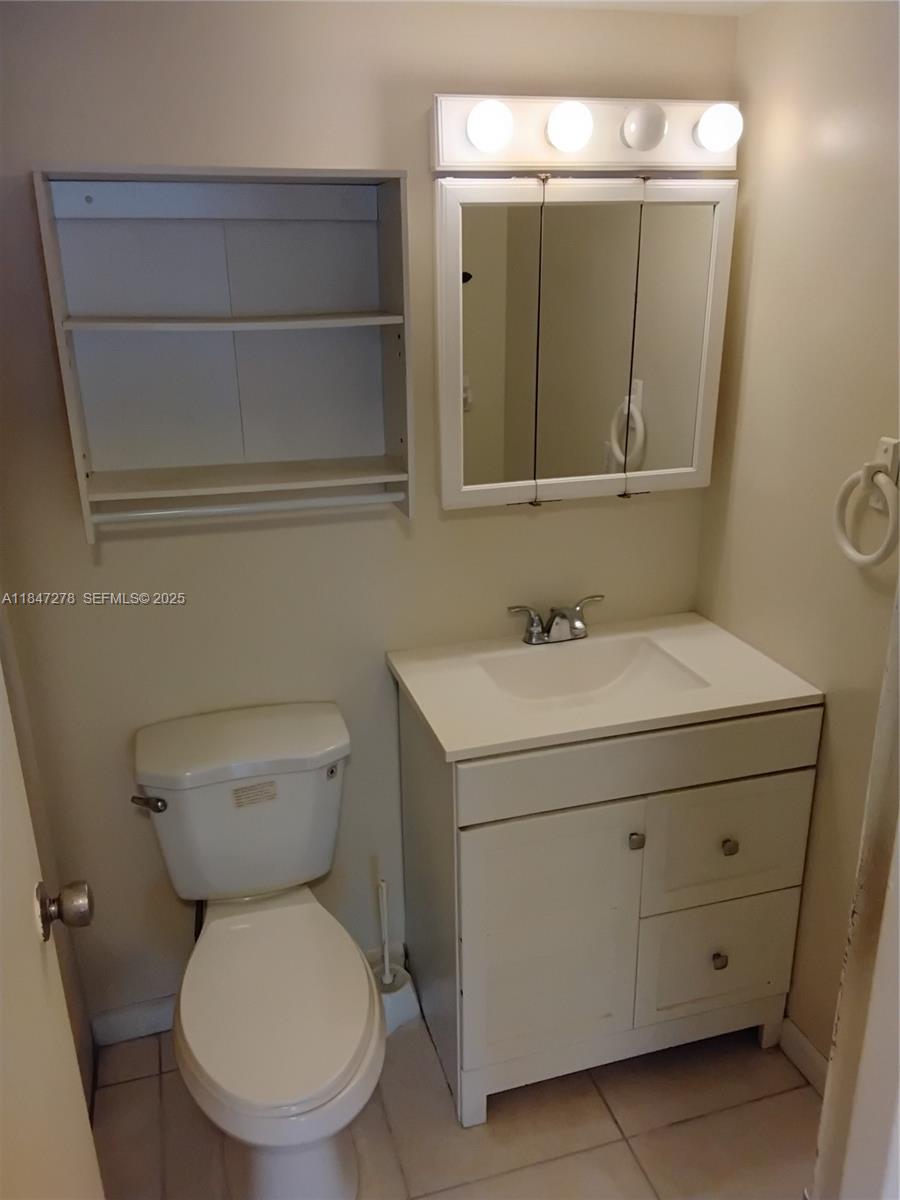 HAMPTON COURT CONDO - Residential