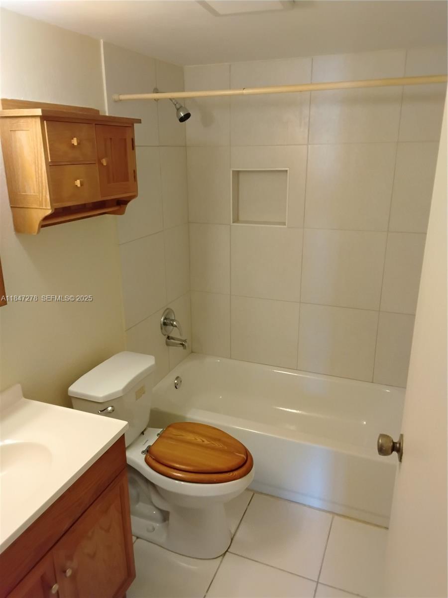 HAMPTON COURT CONDO - Residential