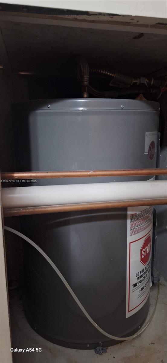 HAMPTON COURT CONDO - Residential