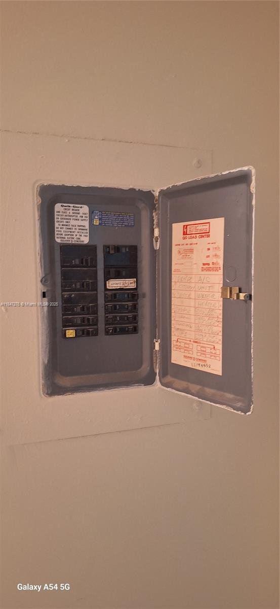 HAMPTON COURT CONDO - Residential