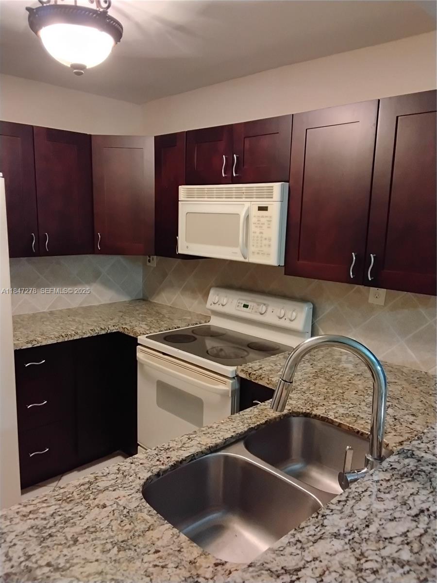 HAMPTON COURT CONDO - Residential