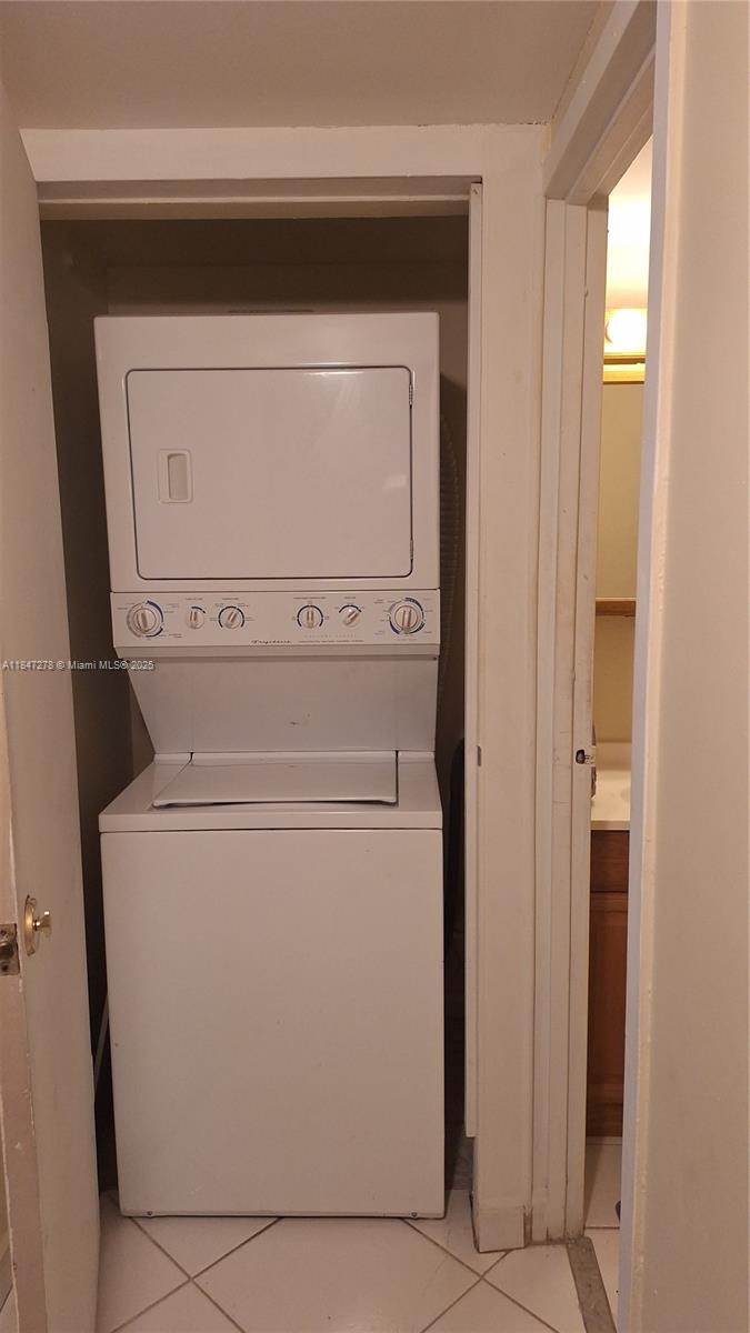 HAMPTON COURT CONDO - Residential