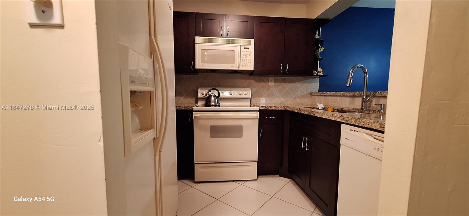 HAMPTON COURT CONDO - Residential