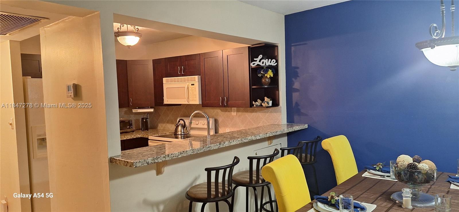 HAMPTON COURT CONDO - Residential