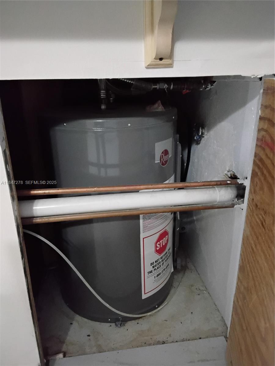 HAMPTON COURT CONDO - Residential