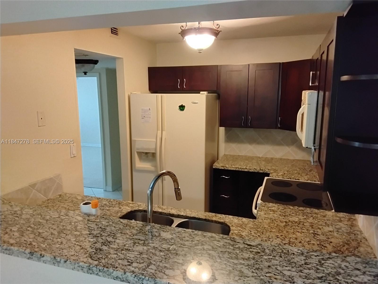 HAMPTON COURT CONDO - Residential