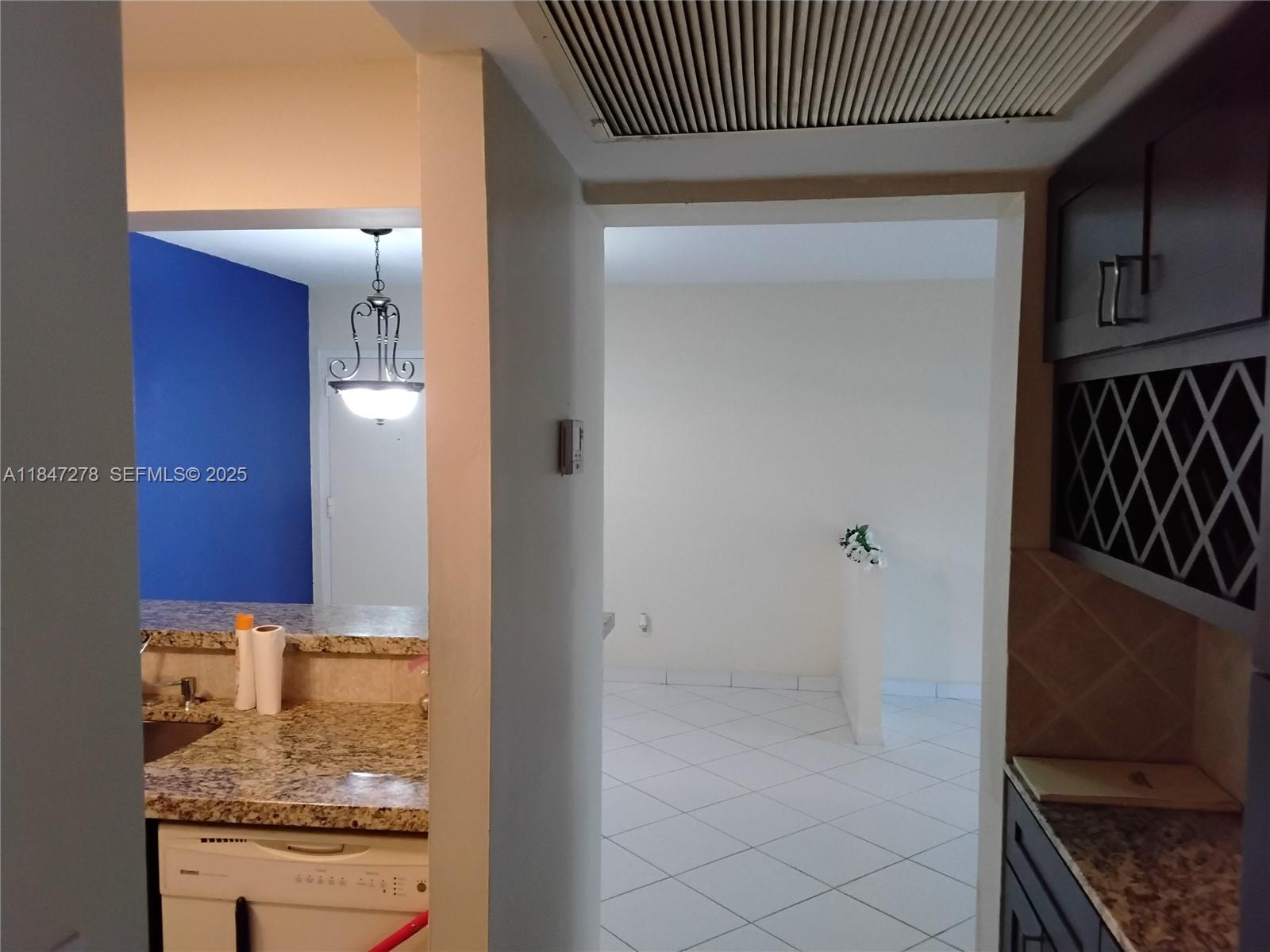 HAMPTON COURT CONDO - Residential