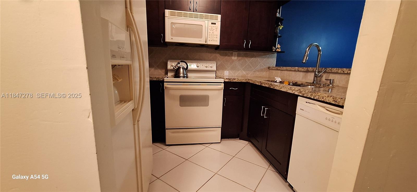 HAMPTON COURT CONDO - Residential