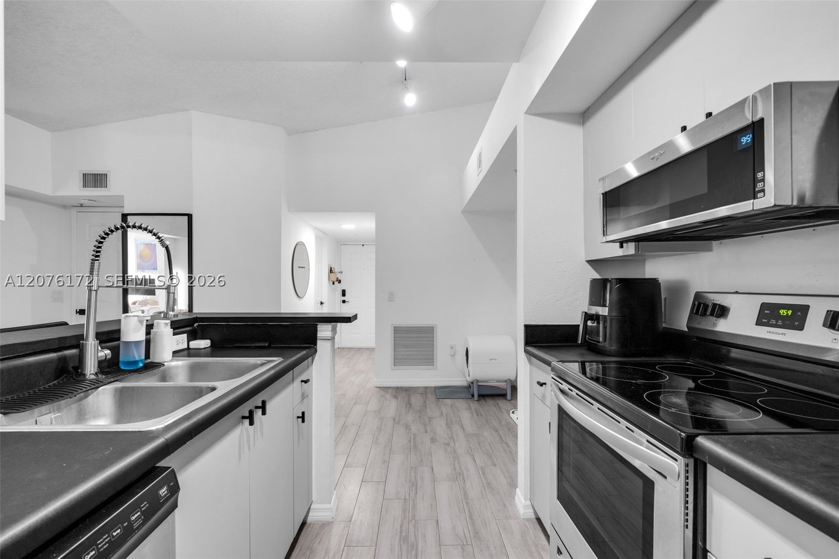 2457 Centergate Dr 306