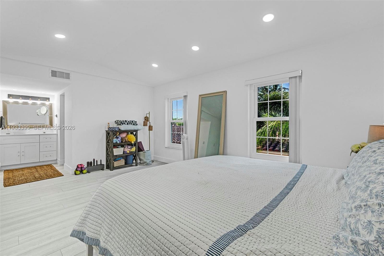 BAY REACH CONDO - Residential