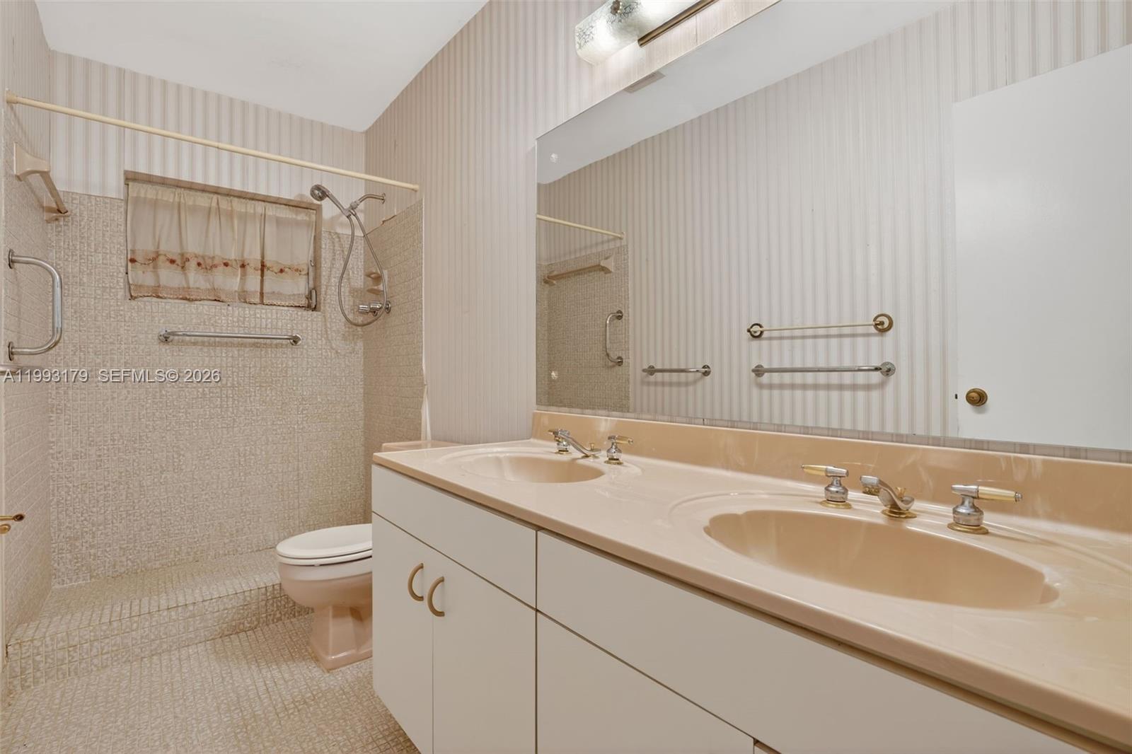 OAKLAND ACRES - Residential