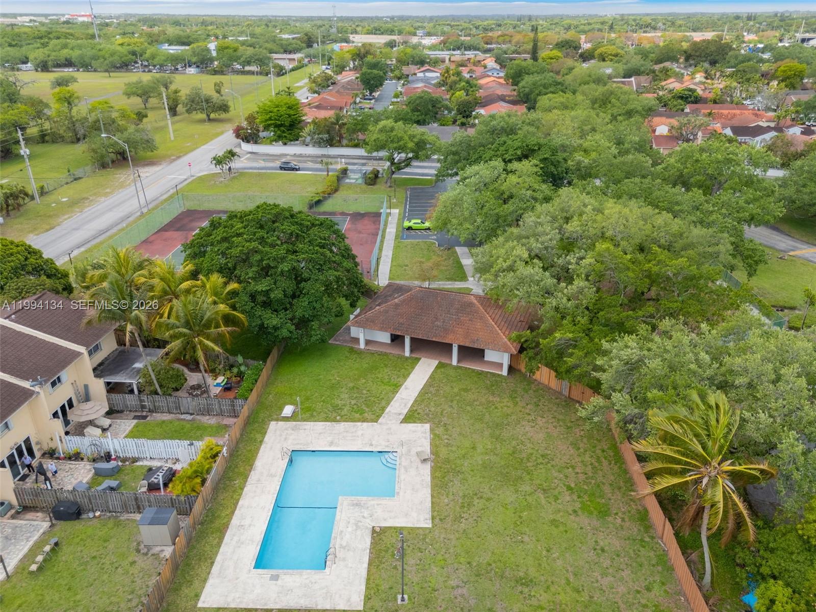 SUNSET MANSIONS - Residential