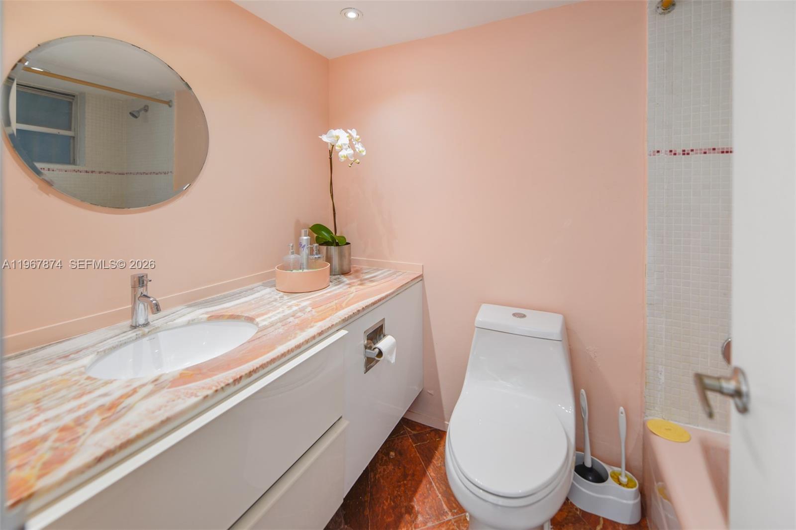 8000 CONDO - Residential