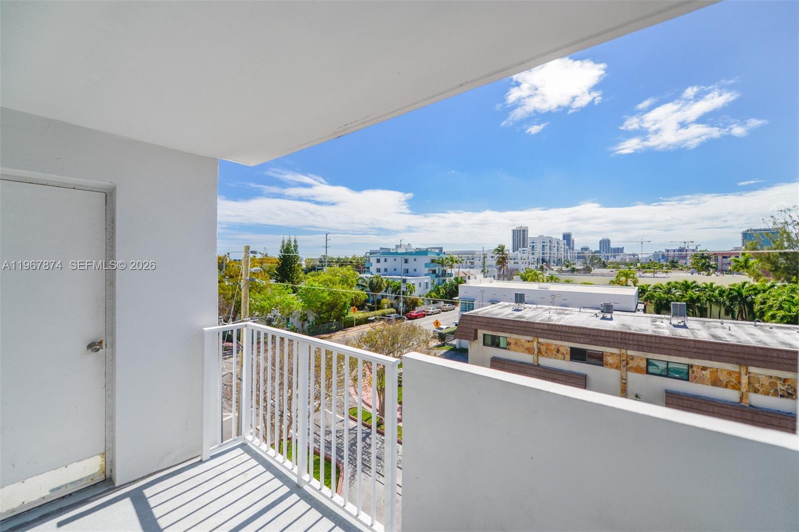 8000 CONDO - Residential