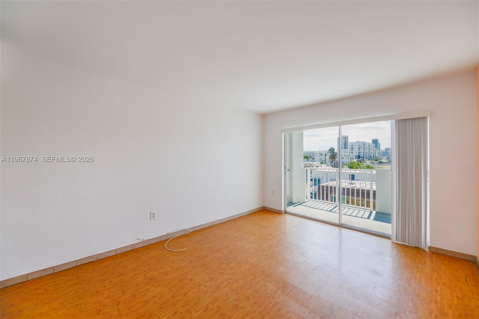 8000 CONDO - Residential