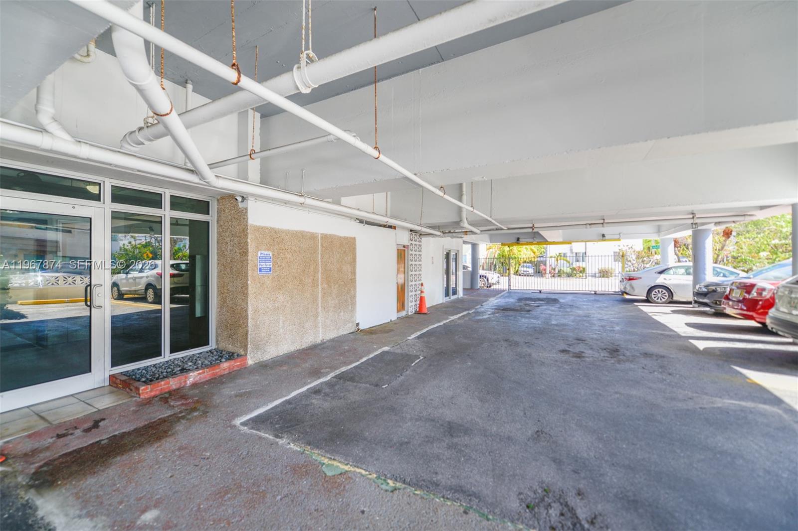 8000 CONDO - Residential