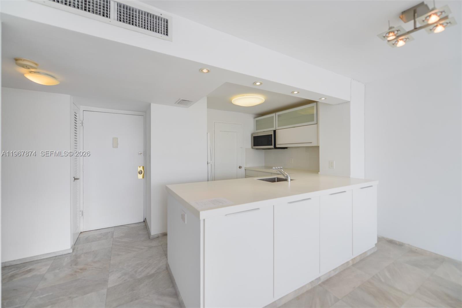 8000 CONDO - Residential