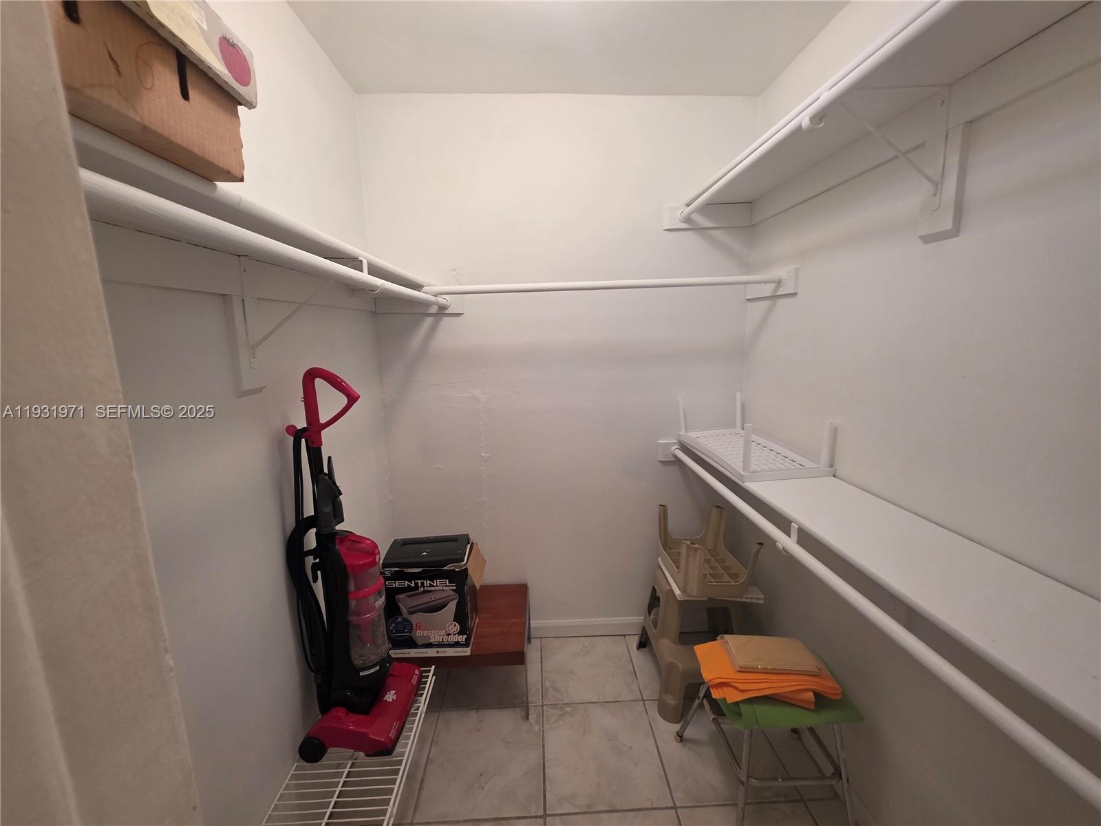 LAGO CONDO - Residential Lease