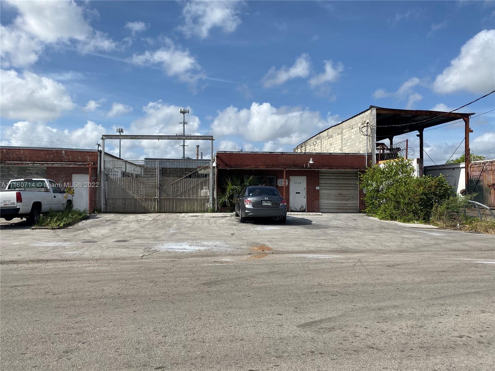 The subject property consists of 2,364 square feet of leasable space sitting on a 5,391 square feet lot. This building has a small office of 100 square feet, 2 drive-in roll-up doors and 11' ceilings. The property also features a large open lot that can be covered for additional space. Desirable M-2 heavy manufacturing zoning which allows for most industrial uses including automotive. The current tenant is month-to-month and property can be delivered vacant for an owner user! Seller financing is available to a qualified buyer. Market terms apply.