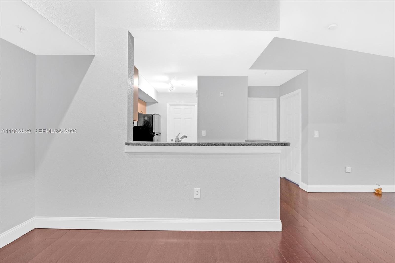 2586 Centergate Dr 303