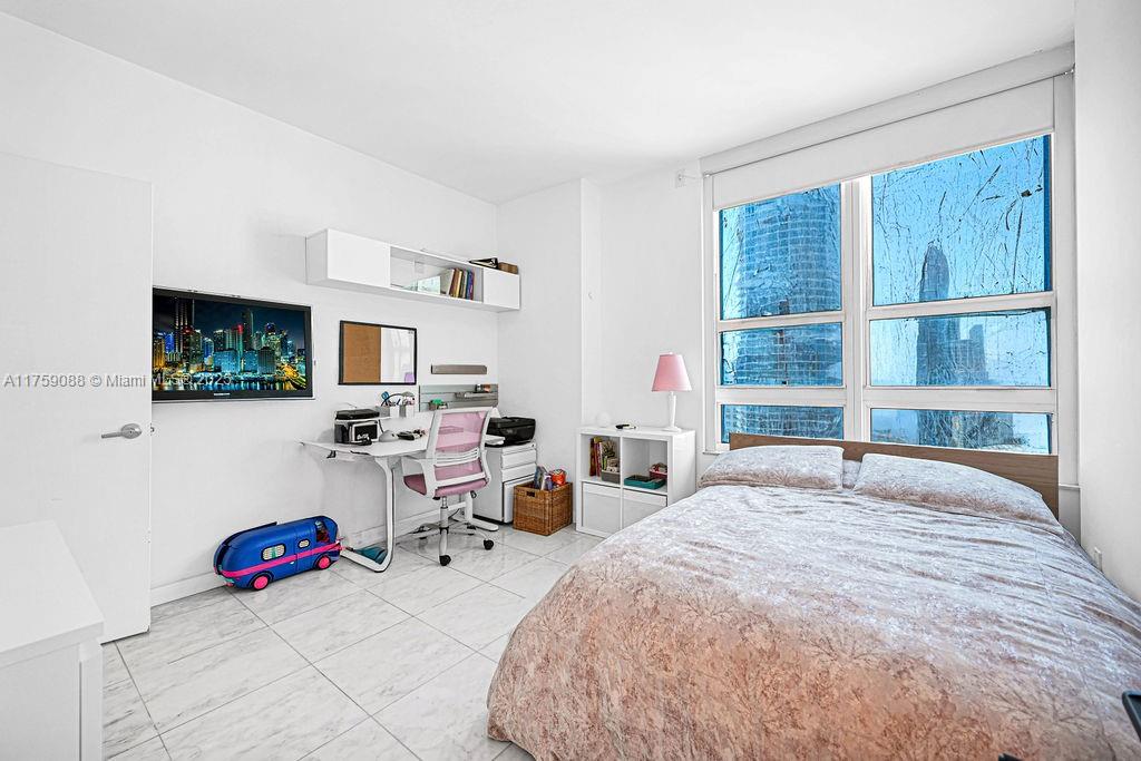 THE PLAZA 851 BRICKELL CO - Residential