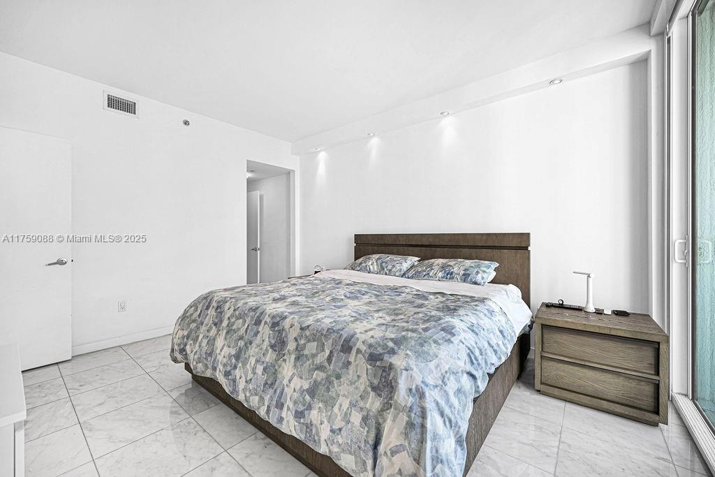 THE PLAZA 851 BRICKELL CO - Residential