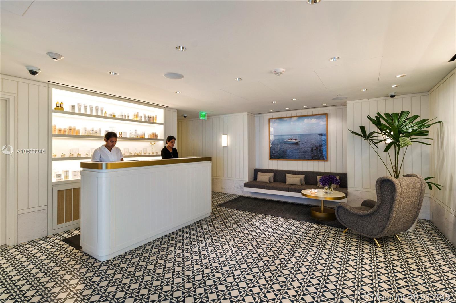 SURF CLUB FOUR SEASONS - Residential Lease