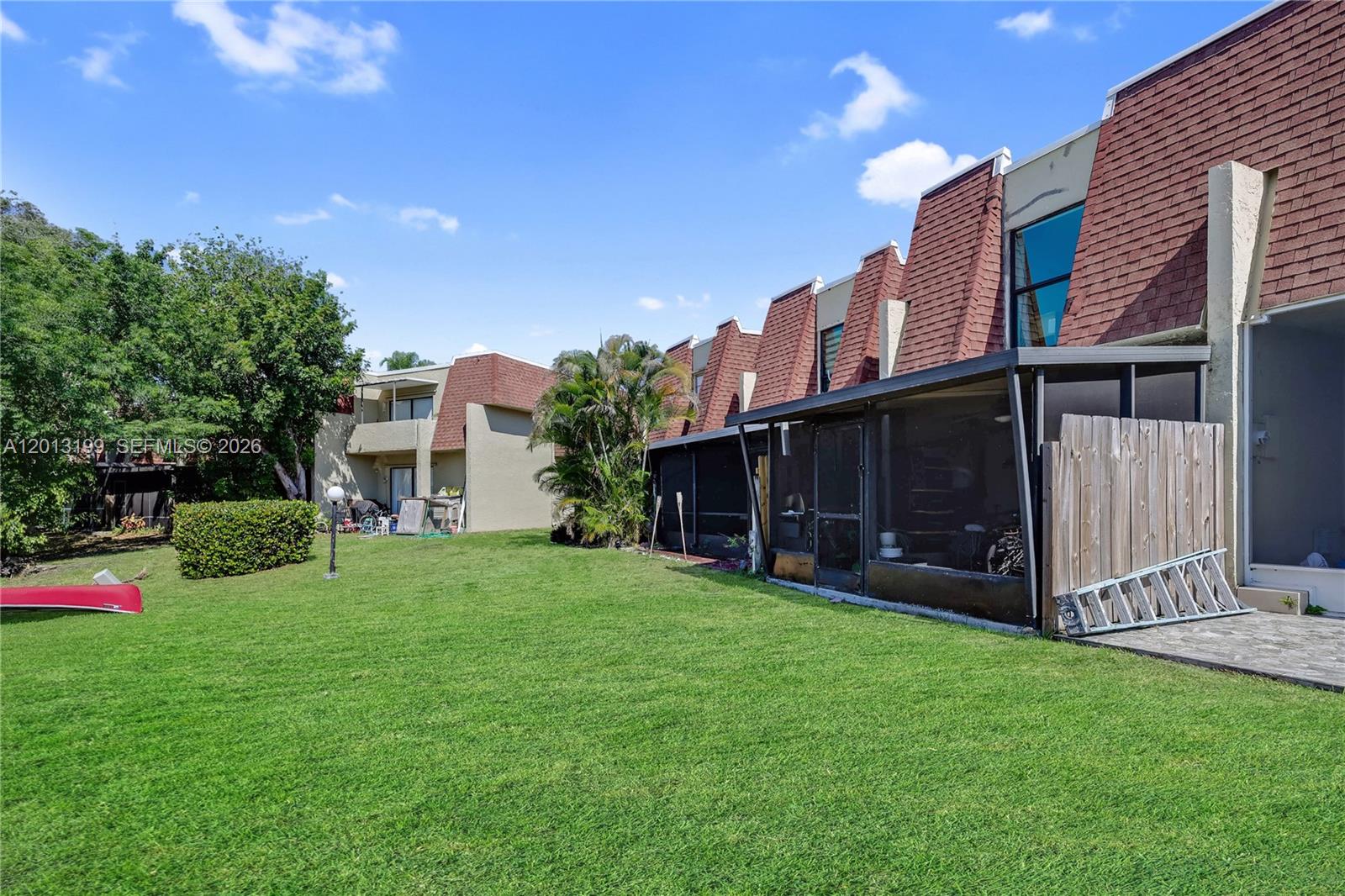 WESTVIEW CONDOMINIUM NO O - Residential