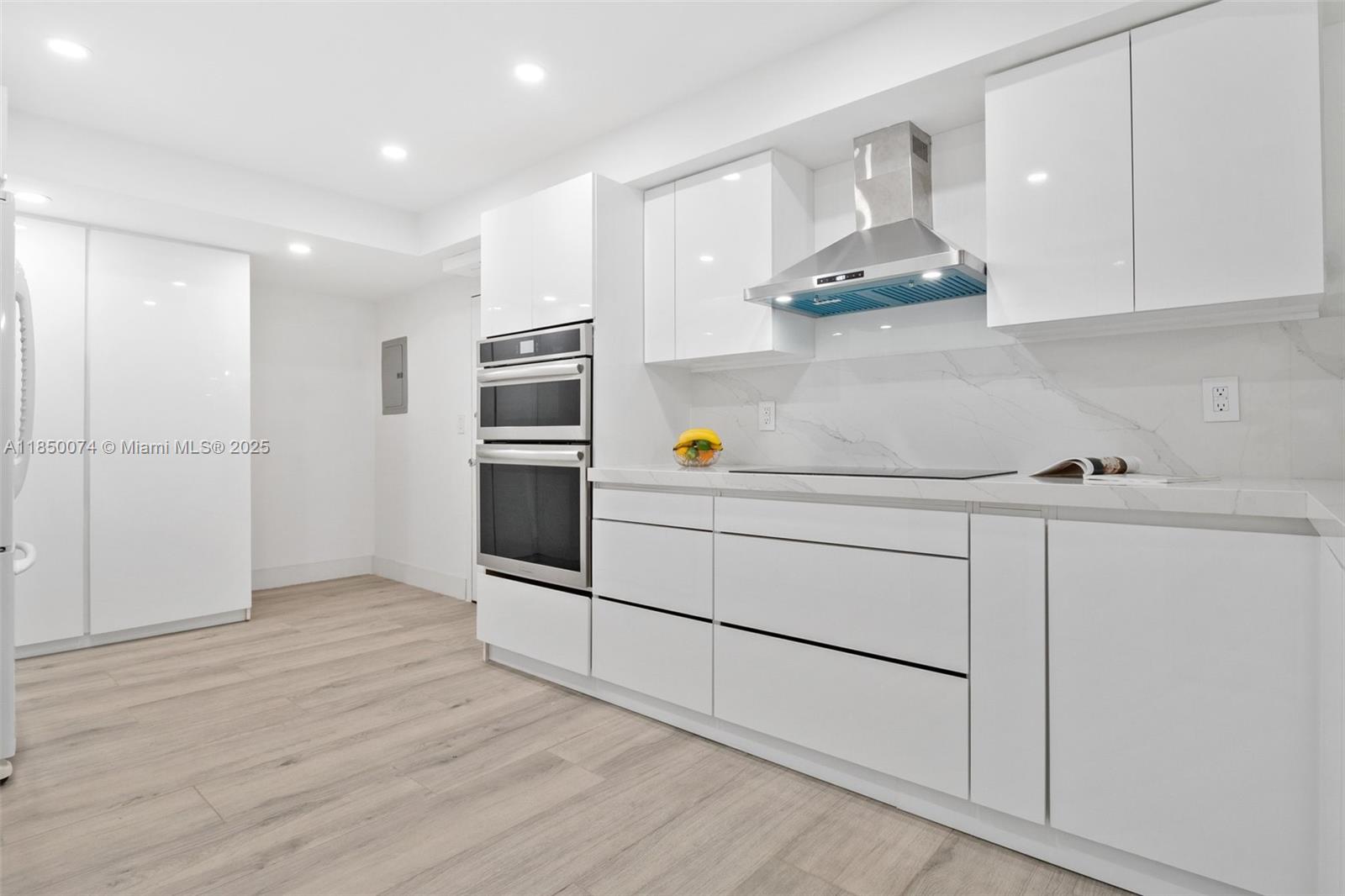 TOWERS OF KEY BISCAYNE CO - Residential