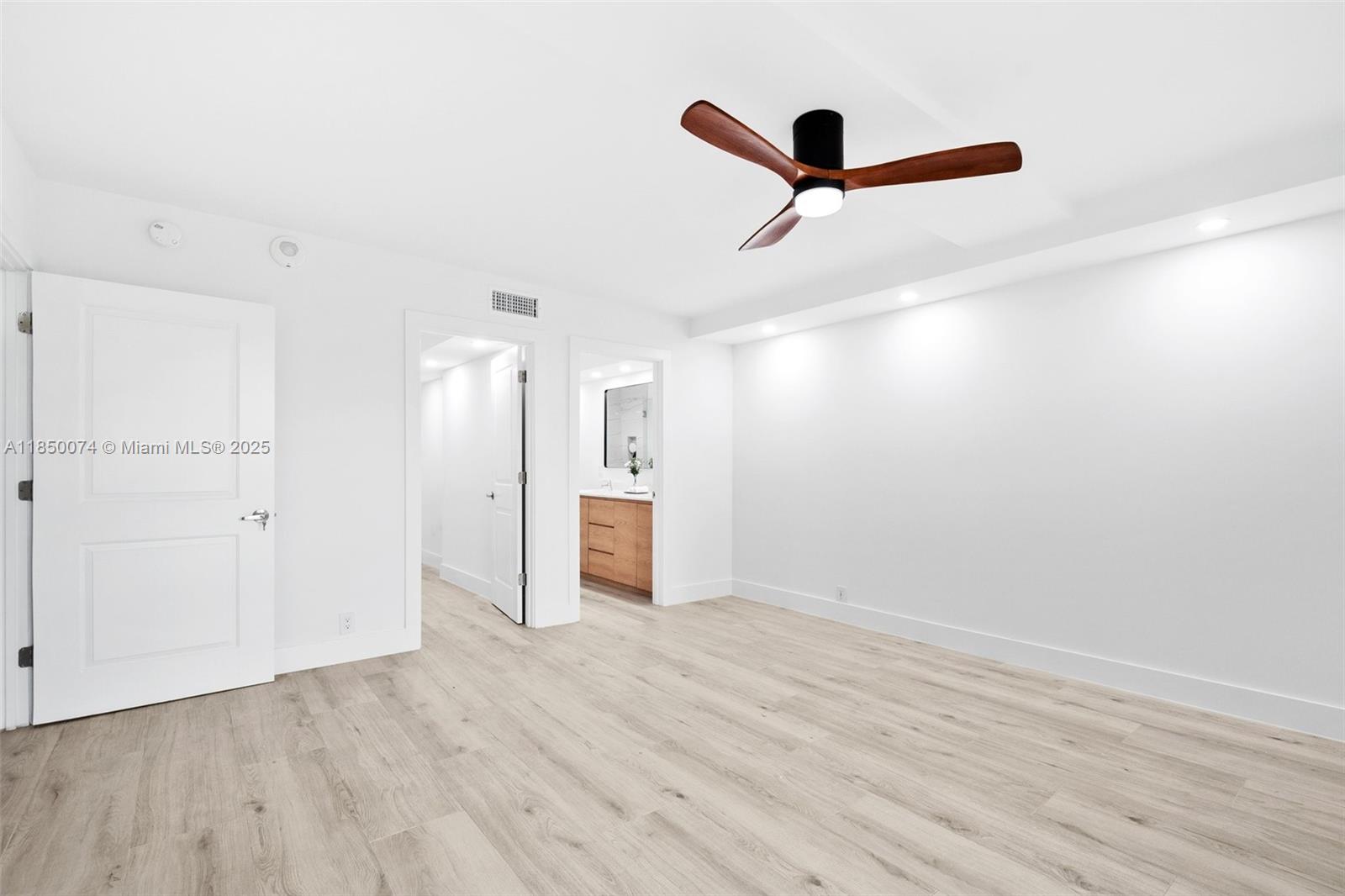 TOWERS OF KEY BISCAYNE CO - Residential