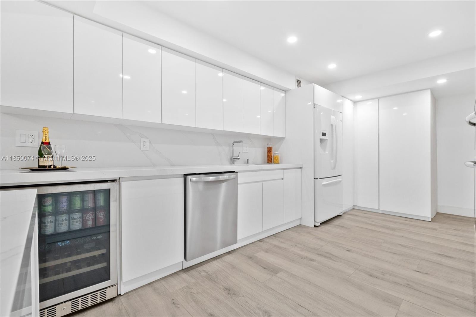 TOWERS OF KEY BISCAYNE CO - Residential