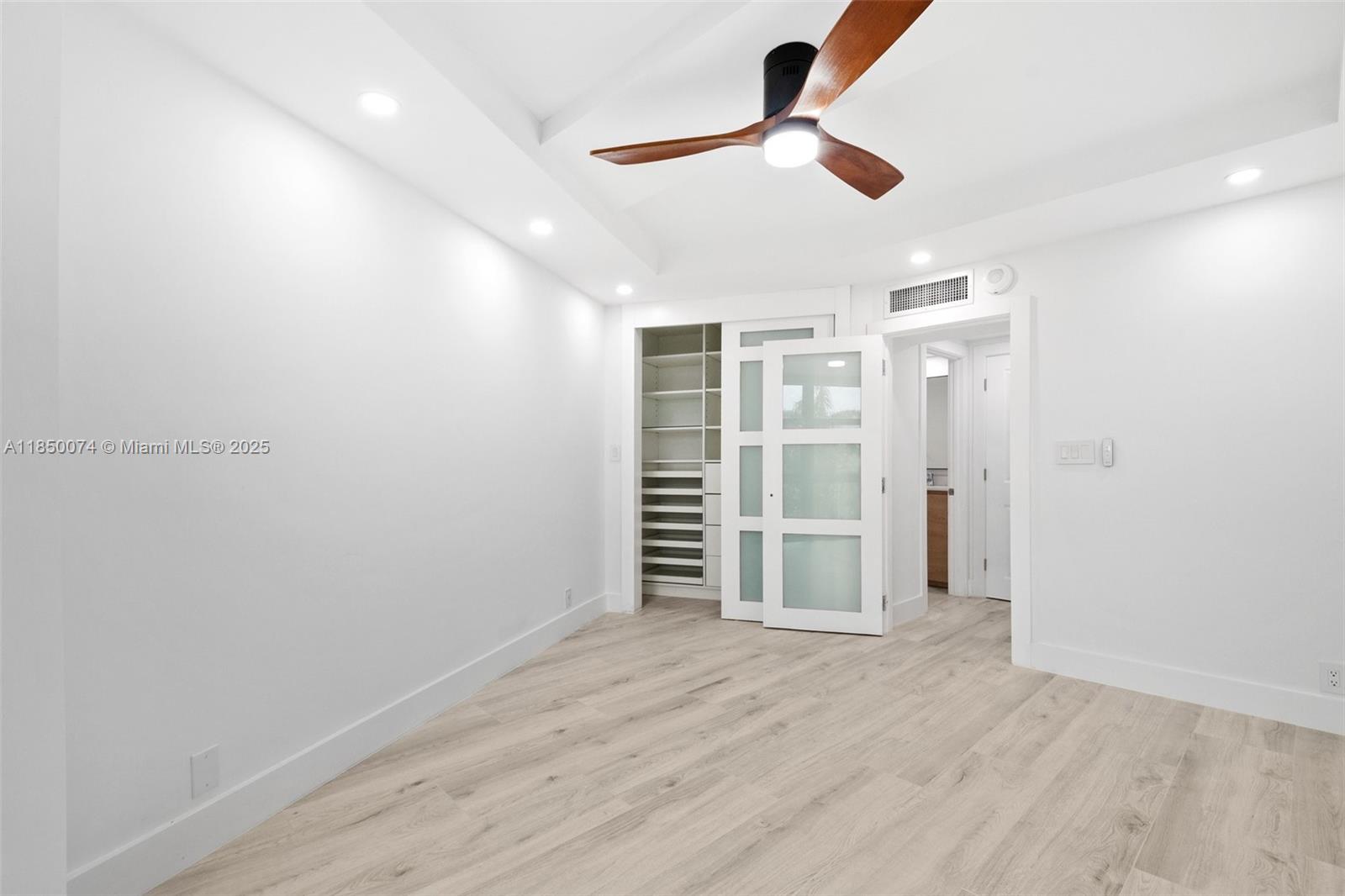 TOWERS OF KEY BISCAYNE CO - Residential