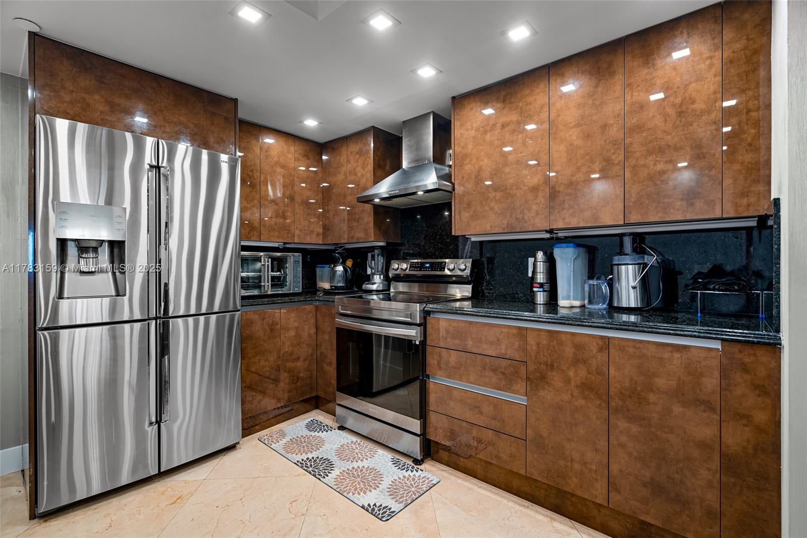 SOLIMAR CONDO - Residential
