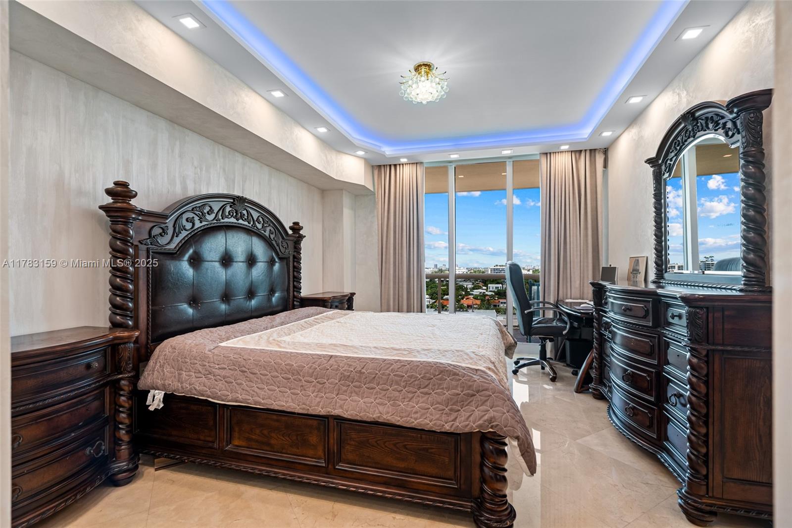 SOLIMAR CONDO - Residential
