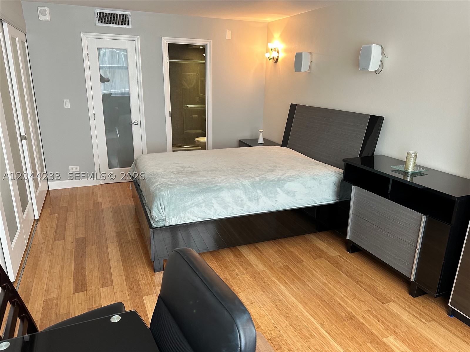 6039 Collins Ave 1205