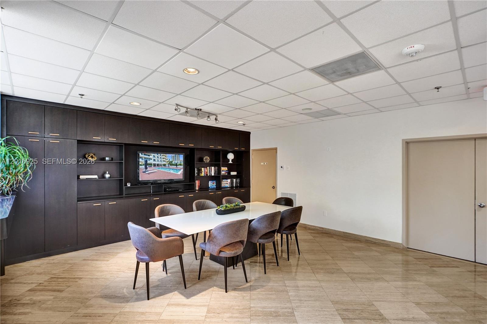 FLORIDA TOWERS CONDO - Residential Lease