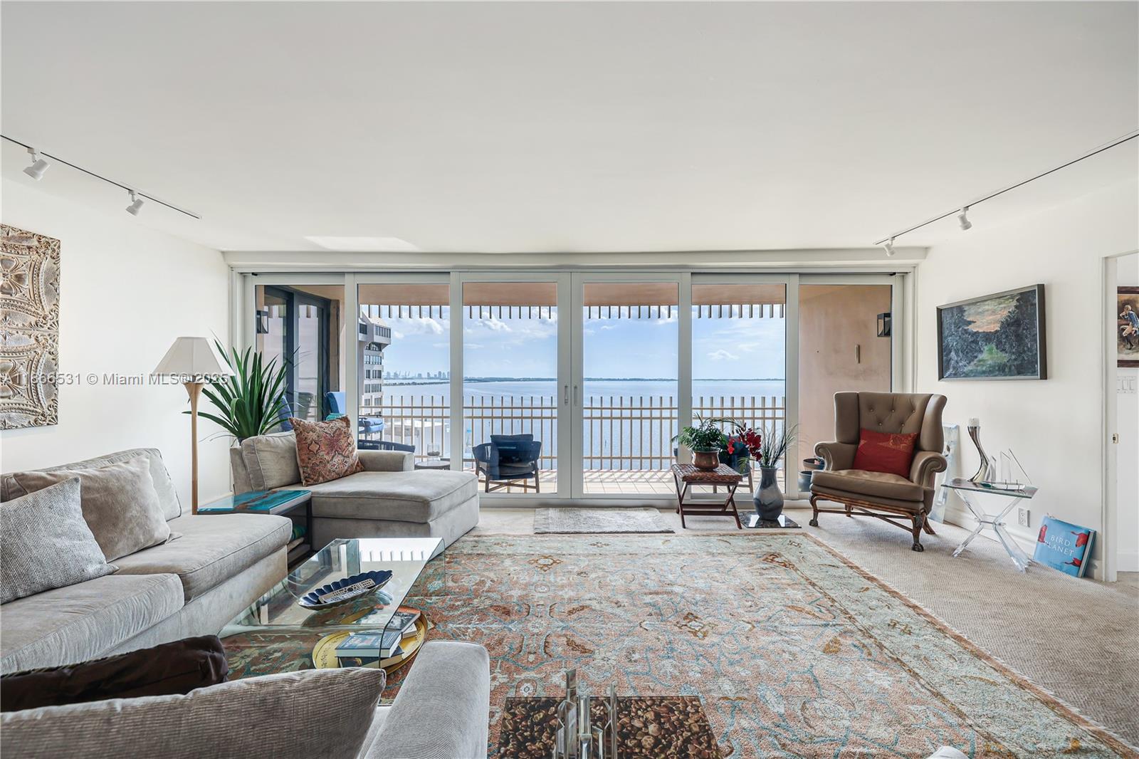 Stunning views, 2 bedroom and 2 bathroom apartment with split floor plan, plus a den and laundry closet. Open kitchen with stainless steel appliances. Impact windows. Ideal for those seeking for a luxurious lifestyle with breathtaking views in the only gated private island at Coconut Grove.