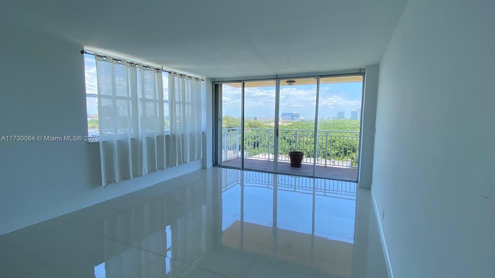 2450 Ne 135th St 812, North Miami, Miami-Dade County, Florida - 2 Bedrooms  
2 Bathrooms - 