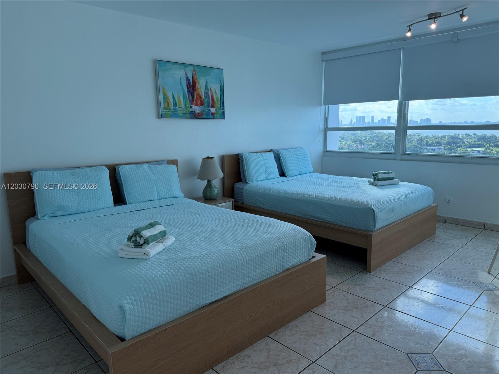 5445 Collins Ave 1506