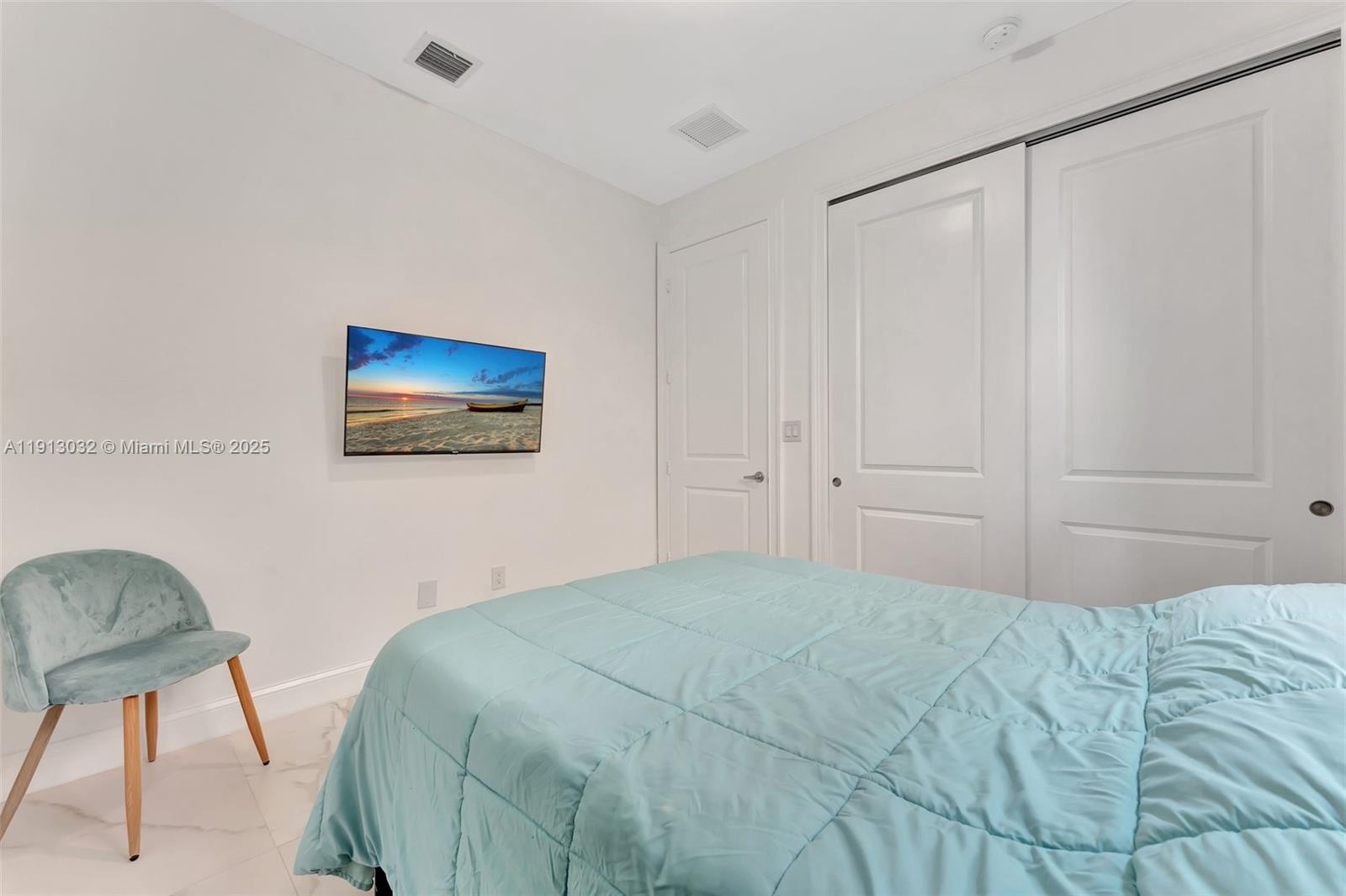 LAUDERDALE - Residential Lease