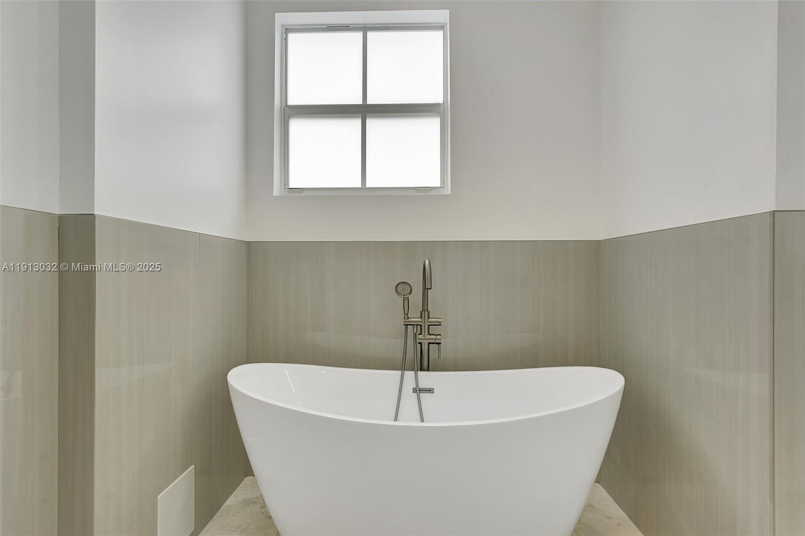 LAUDERDALE - Residential Lease