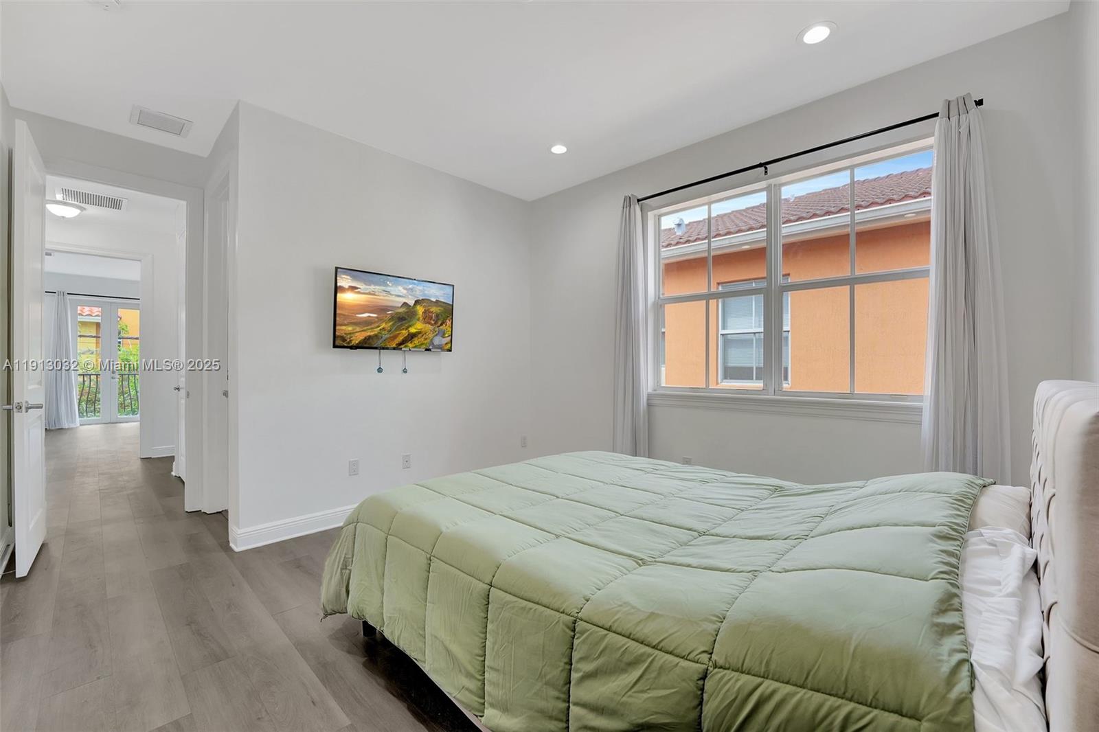 LAUDERDALE - Residential Lease