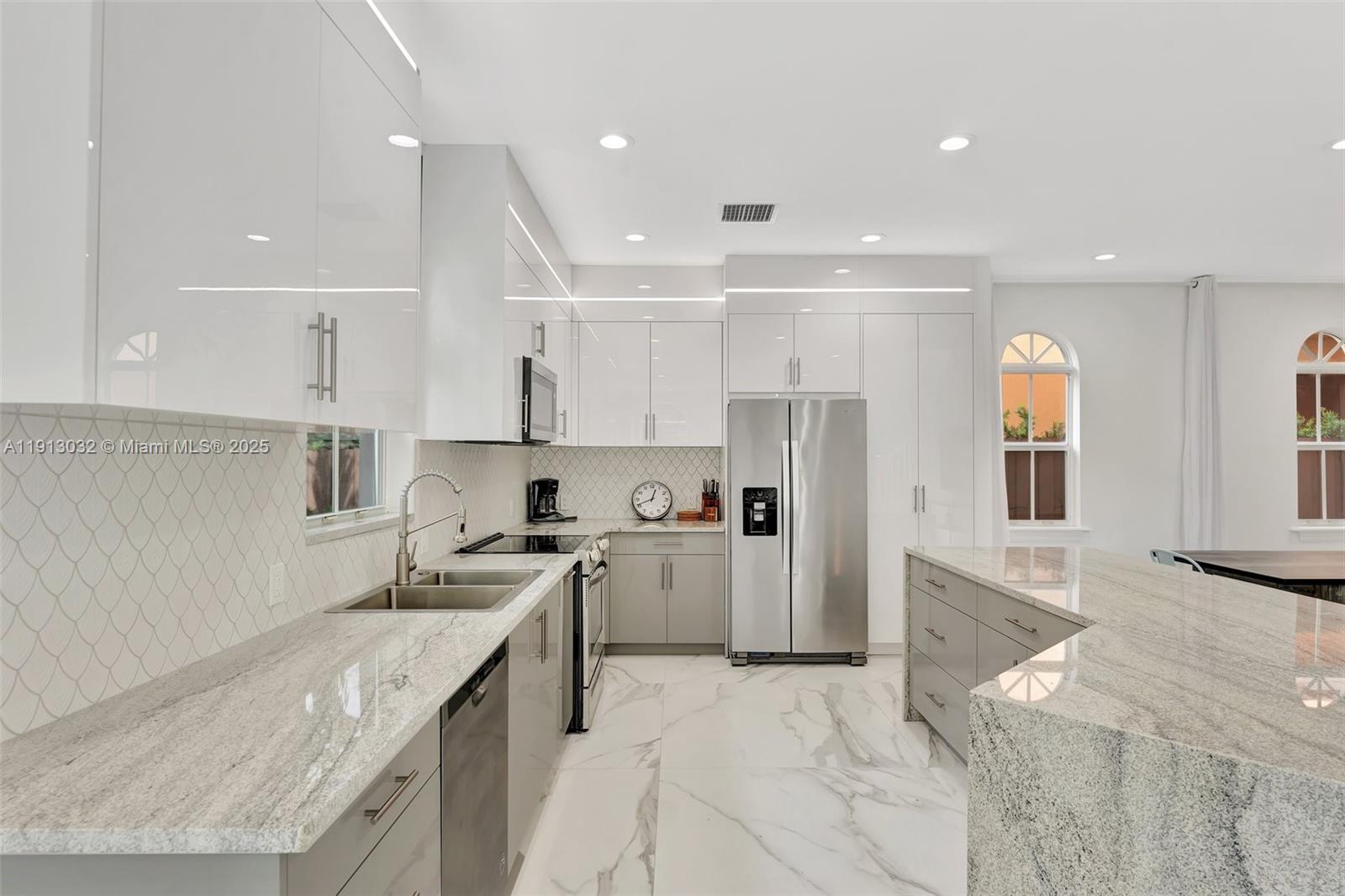 LAUDERDALE - Residential Lease