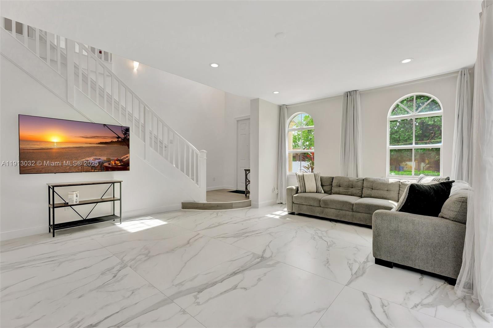 LAUDERDALE - Residential Lease