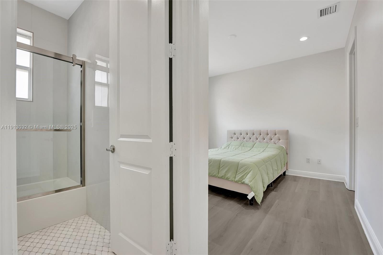 LAUDERDALE - Residential Lease