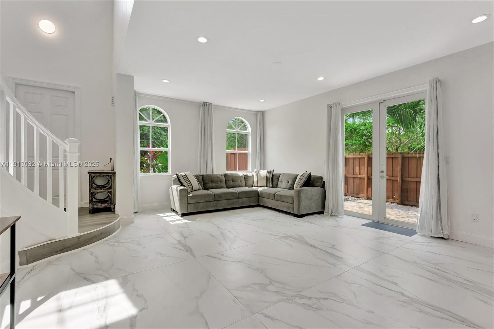 LAUDERDALE - Residential Lease