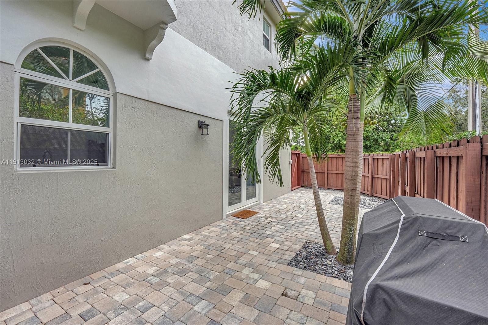 LAUDERDALE - Residential Lease