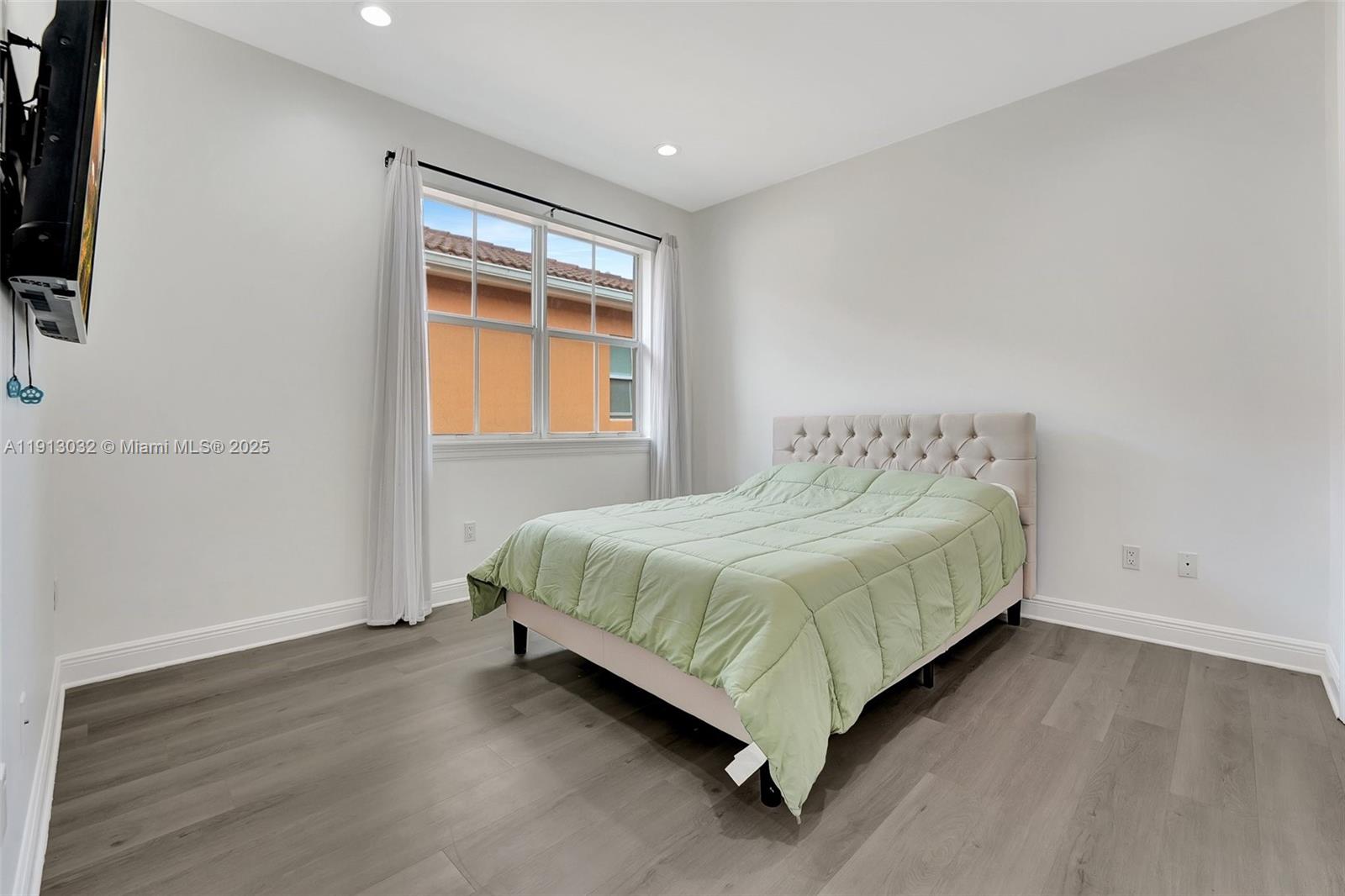 LAUDERDALE - Residential Lease