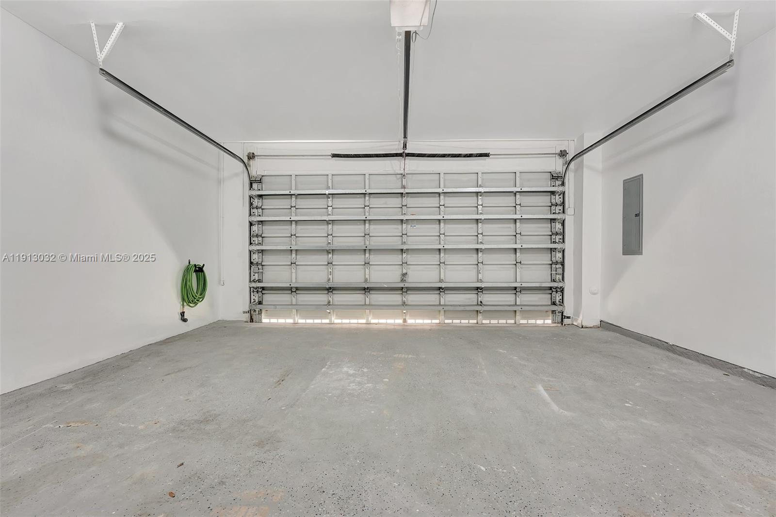 LAUDERDALE - Residential Lease